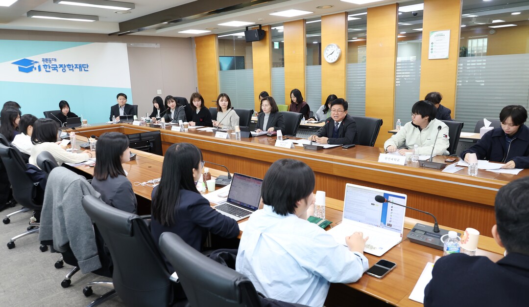 ▲최교진 교육부 장관이 지난 30일 오후 서울역 인근 회의실에서 열린 대학 등록금 관련 총학생회단체 간담회에서 발언을 하고 있다.  (교육부)