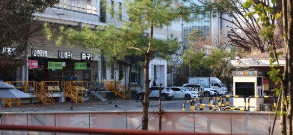 ▲쿠팡 이용자 3370만여 명의 이름과 전화번호, 주소 등의 개인정보가 유출된 가운데 1일 서울의 한 쿠팡 물류센터에 적막감이 감돌고 있다. 신태현 기자 holjjak@