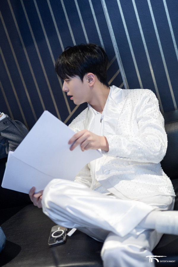 ▲이찬원 '2025 KGMA' 비하인드 사진(사진제공=티엔엔터테인먼트)