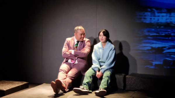 ▲연극 '가족사진'에 출연 중인 개그맨 김지호(왼쪽)(사진=연극 '가족사진')