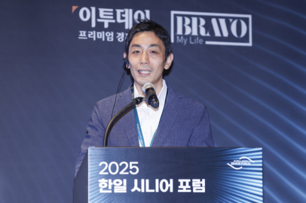 ▲야스이 유우 의료법인사단 호무라 이사장이 11일 서울 강남구 웨스틴 서울 파르나스 아틀라스홀에서 열린 2025 한일 시니어 포럼 세션1 혁신 기술과 커뮤니티 기반 의료·헬스케어 혁신에서 재택 중심 의료 전환과 '집으로 돌아가자 병원'의 도전을 주제로 발표를 하고 있다. 조현호 기자 hyunho@(이투데이DB)