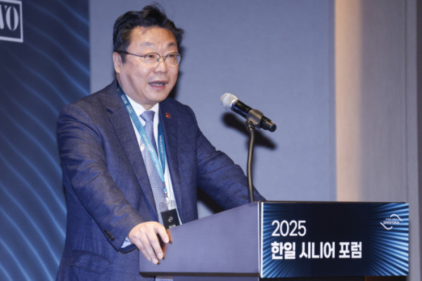 ▲주형환 저출산고령사회위원회 부위원자이 11일 서울 강남구 웨스틴 서울 파르나스 아틀라스홀에서 열린 2025 한일 시니어 포럼에서 인구변화 및 초고령사회 대응을 위한 한일 협력과 기회를 주제로 기조강연을 하고 있다. 이투데이와 이투데이피엔씨가 주최한 한일 시니어 포럼은 시니어 이코노미를 핵심 주제로, 양국의 정책적 과제와 산업적 해법을 심도 있게 논의하는 국제 교류의 장이다. 시니어 비즈니스가 미래 성장을 견인하는 주체임을 강조하며, 생태계 활성화를 위한 정책·비즈니스·기술 전반에서 필요한 혁신과 전환점을 모색한다. 조현호 기자 hyunho@(이투데이DB)