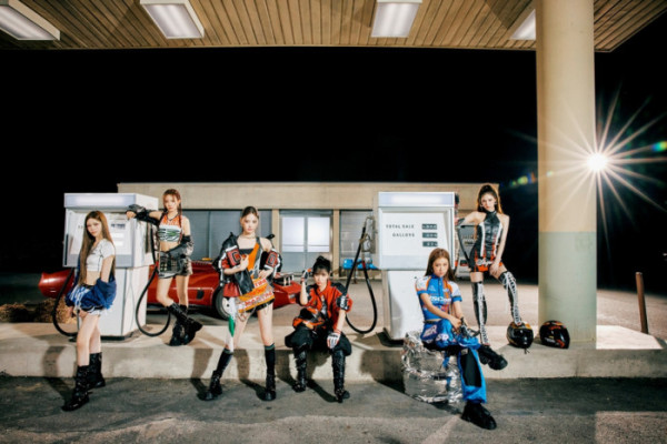 ▲이즈나(사진 = 웨이크원 제공)