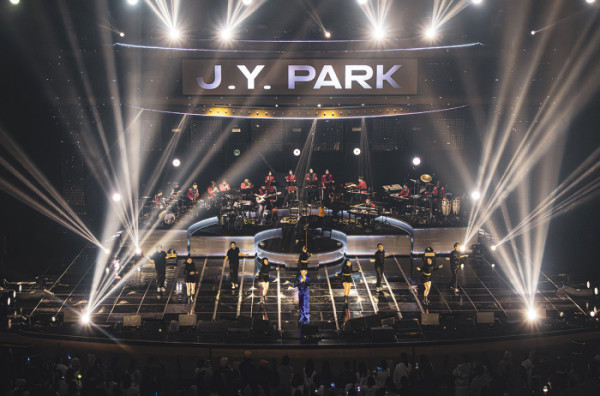 ▲박진영 연말 콘서트 'HAPPY HOUR'(사진제공=JYP엔터테인먼트)