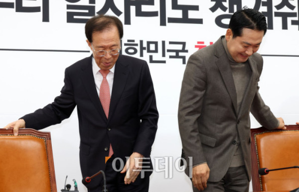 ▲장동혁(오른쪽) 국민의힘 대표가 16일 서울 여의도 국회에서 이석연 국민통합위원장을 접견하고 있다. 고이란 기자 photoeran@ (이투데이DB)