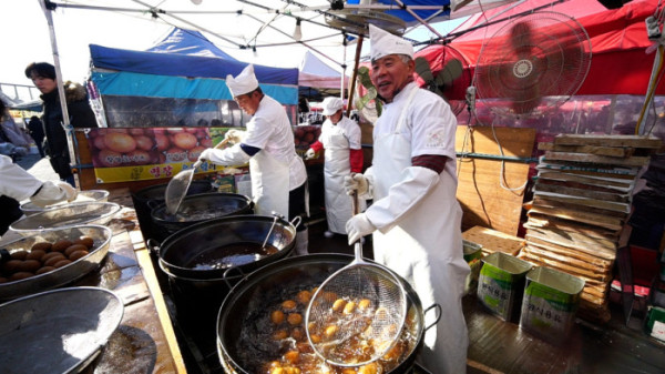 ▲'한국기행' 성남 모란 5일장 (사진제공=EBS1 )