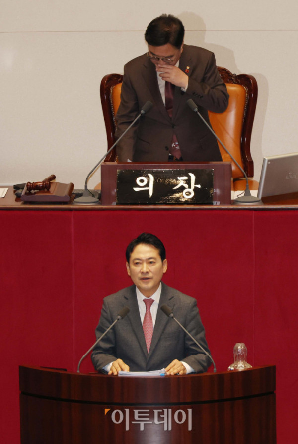 ▲22일 서울 여의도 국회 본회의에서 12·3 윤석열 비상계엄 등에 대한 전담재판부 설치 및 제보자 보호 등에 관한 특별법과 관련해 장동혁 국민의힘 대표가 무제한토론(필리버스터)을 하고 있다. 고이란 기자 photoeran@