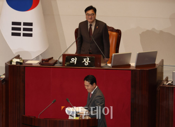 ▲22일 서울 여의도 국회 본회의에서 12·3 윤석열 비상계엄 등에 대한 전담재판부 설치 및 제보자 보호 등에 관한 특별법과 관련해 장동혁 국민의힘 대표가 무제한토론(필리버스터)을 하고 있다. 고이란 기자 photoeran@