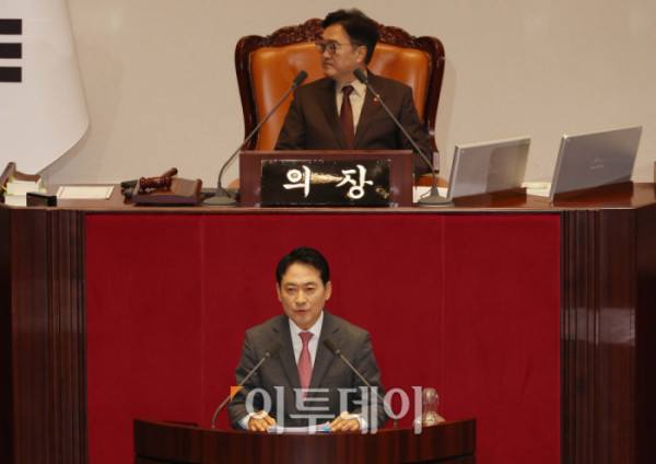 ▲22일 서울 여의도 국회 본회의에서 12·3 윤석열 비상계엄 등에 대한 전담재판부 설치 및 제보자 보호 등에 관한 특별법과 관련해 장동혁 국민의힘 대표가 무제한토론(필리버스터)을 하고 있다. 고이란 기자 photoeran@