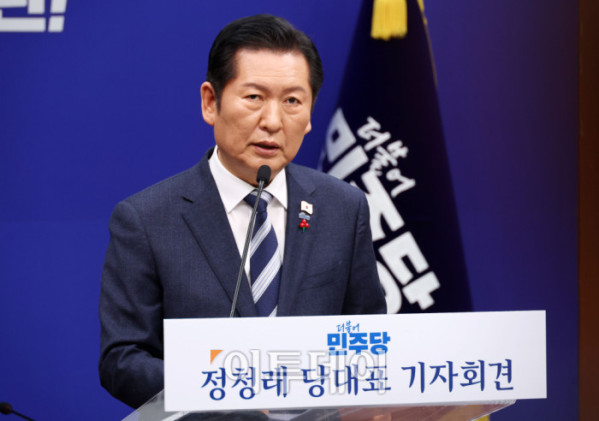 ▲정청래 더불어민주당 대표가 26일 서울 여의도 국회에서 취임 후 첫 기자회견을 하고 있다. 고이란 기자 photoeran@ (이투데이DB)