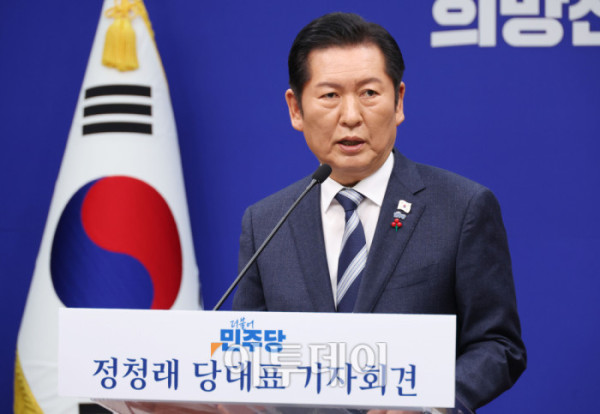 ▲정청래 더불어민주당 대표가 26일 서울 여의도 국회에서 취임 후 첫 기자회견을 하고 있다. 고이란 기자 photoeran@ (이투데이DB)