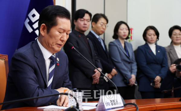 ▲정청래 더불어민주당 대표가 26일 서울 여의도 국회에서 취임 후 첫 기자회견을 하고 있다. 고이란 기자 photoeran@ (이투데이DB)