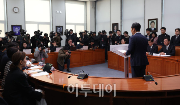 ▲정청래 더불어민주당 대표가 26일 서울 여의도 국회에서 취임 후 첫 기자회견을 하고 있다. 고이란 기자 photoeran@ (이투데이DB)