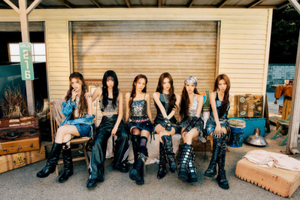 ▲이즈나(사진 = 웨이크원 제공)