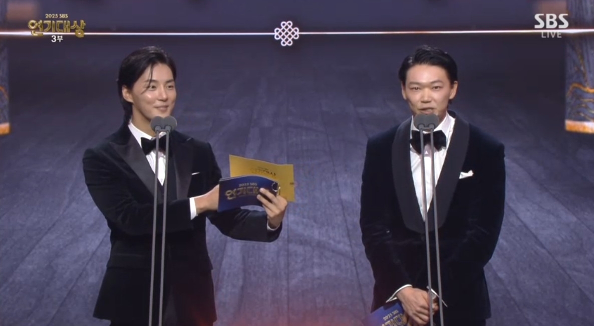 ▲배우 윤시윤(왼), 카사마츠 쇼. (출처='SBS연기대상')