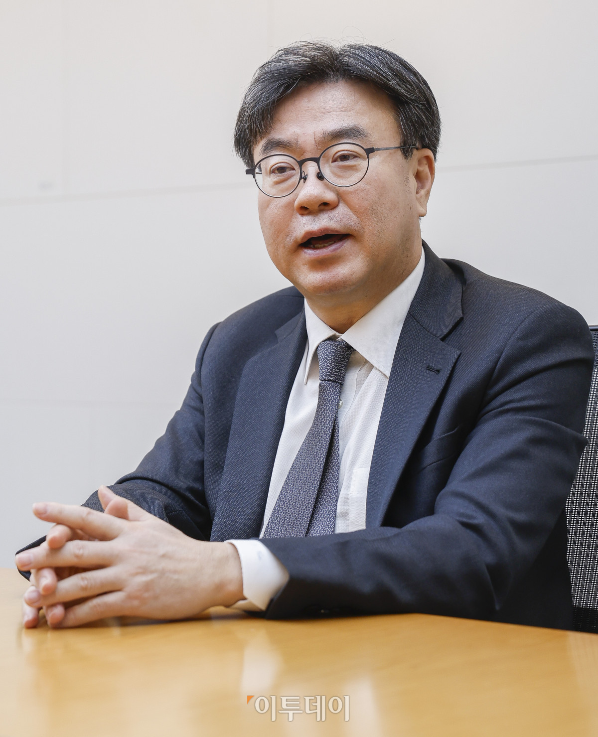 ▲ 김상곤 ‘법무법인(유) 광장’ 경영 총괄 대표 변호사가 지난 연말 서울 중구 남대문로 한진 빌딩에서 이투데이와 신년 인터뷰를 갖고 있다. (조현호 기자 hyunho@)