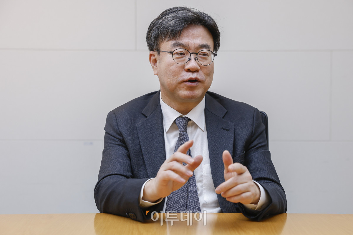▲ 김상곤 ‘법무법인(유) 광장’ 경영 총괄 대표 변호사가 지난 연말 서울 중구 남대문로 한진 빌딩에서 본지와 신년 인터뷰를 진행하고 있다. (조현호 기자 hyunho@)