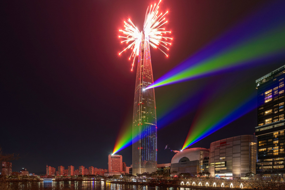 ▲롯데물산이 ‘2026 롯데월드타워 더 카운트다운’을 진행했다. (사진제공=롯데물산)