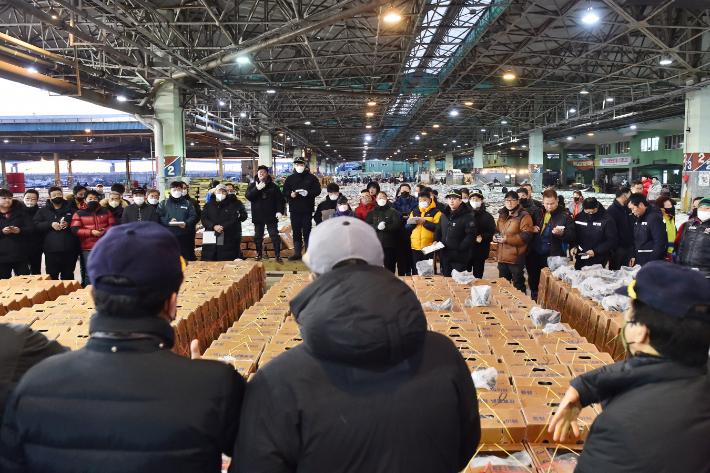▲부산공동어시장 초매식 광경  (사진제공=부산시)