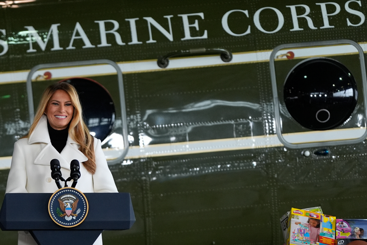 ▲미국 영부인 멜라니아 트럼프가 지난해 12월 8일(현지시간) 버지니아주 콴티코에서 연설하고 있다. (콴티코(미국)/AP연합뉴스)