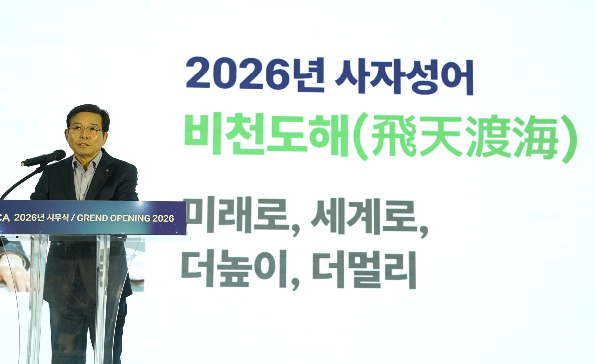 ▲조임래 코스메카코리아 회장이 2일 판교 제2테크노밸리 중앙연구원에서 2026년 경영 키워드로 ‘비천도해(飛天渡海)’를 제시하며 글로벌 화장품 시장 확장을 위한 중장기 전략을 본격화한다고 밝혔다. (사진제공=코스메카코리아)
