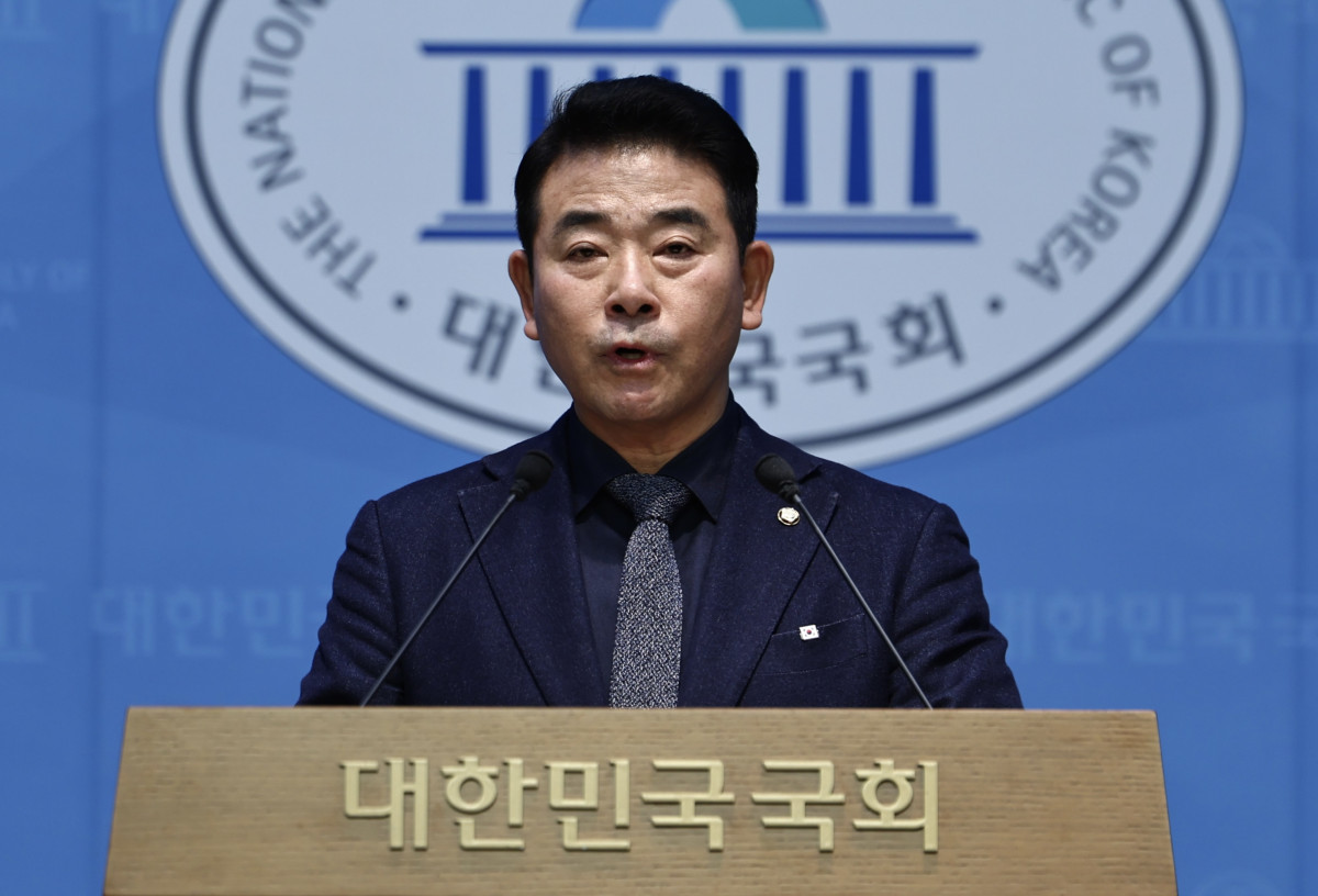 ▲박정 더불어민주당 의원이 2일 오전 서울 여의도 국회 의원회관에서 원내대표 보궐선거 출마선언 기자회견을 하고 있다. (사진=뉴시스)