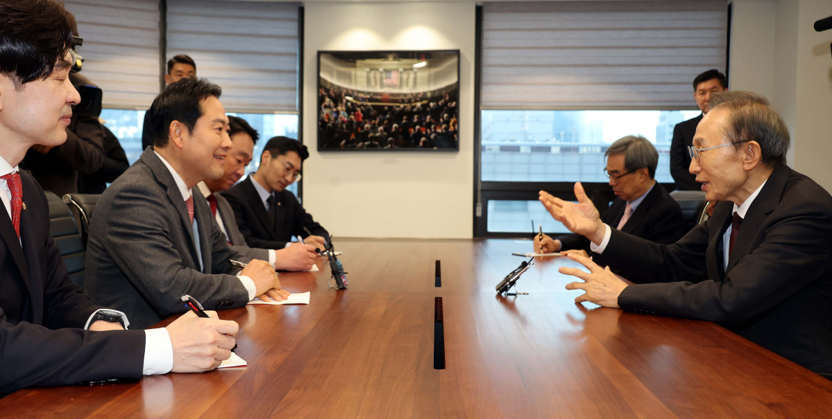 ▲장동혁 국민의힘 대표가 2일 서울 서초구 청계재단을 찾아 이명박 전 대통령을 예방하고 있다. 국회사진기자단