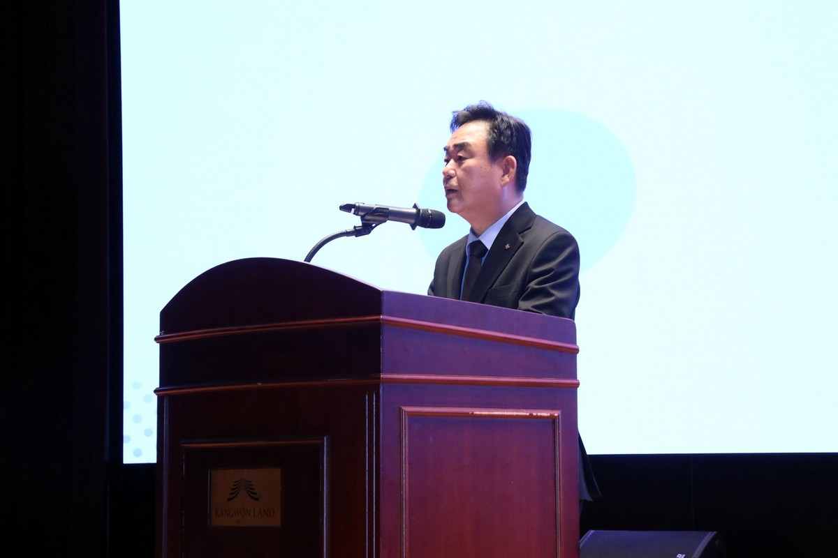 ▲2026년 시무식에서 최철규 대표이사 직무대행이 신년사를 하고 있다. (사진제공=강원랜드)