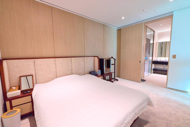 ▲청와대가 2일 공개한 용산 대통령실 집무실 침실 모습. 대통령실은 지난 달 청와대로 이전을 마무리했다.  (연합뉴스)