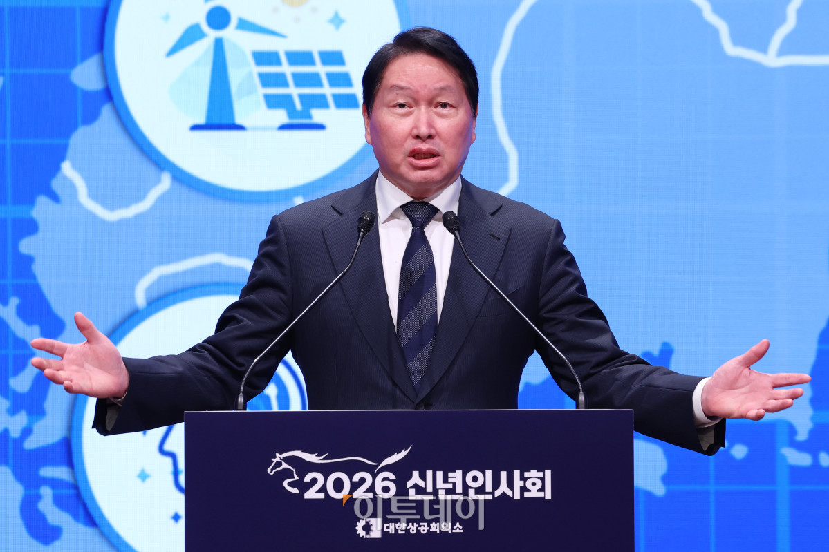 ▲최태원 대한상공회의소 회장이 2일 서울 중구 대한상공회의소에서 열린 2026 경제계 신년인사회에서 인사말을 하고 있다. 사진공동취재단