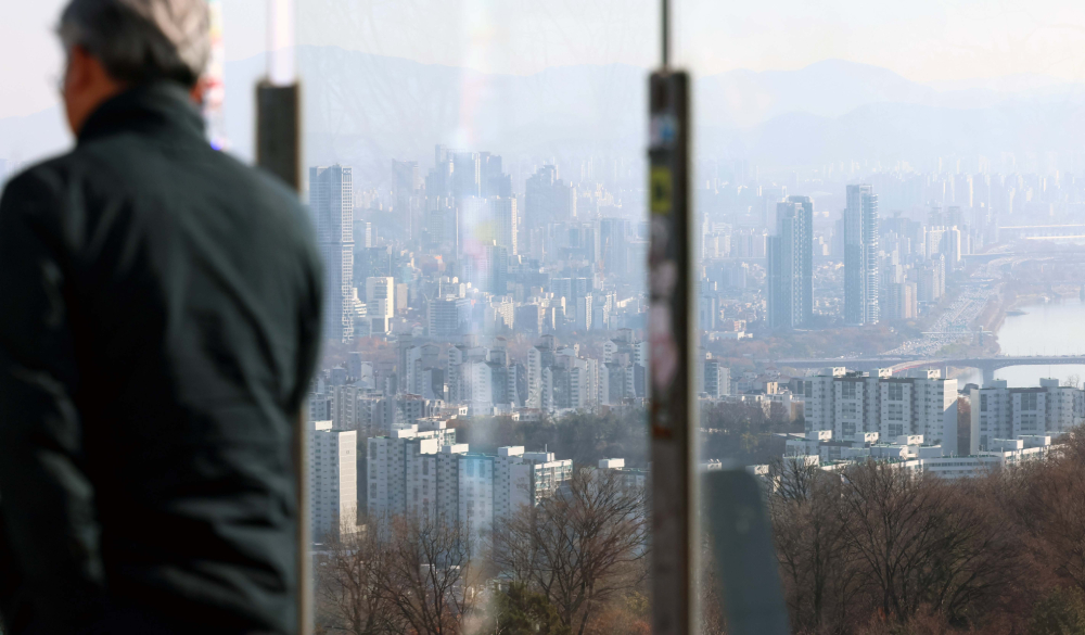 ▲서울 남산에서 바라본 아파트 단지. 신태현 기자 holjjak@ (이투데이DB)