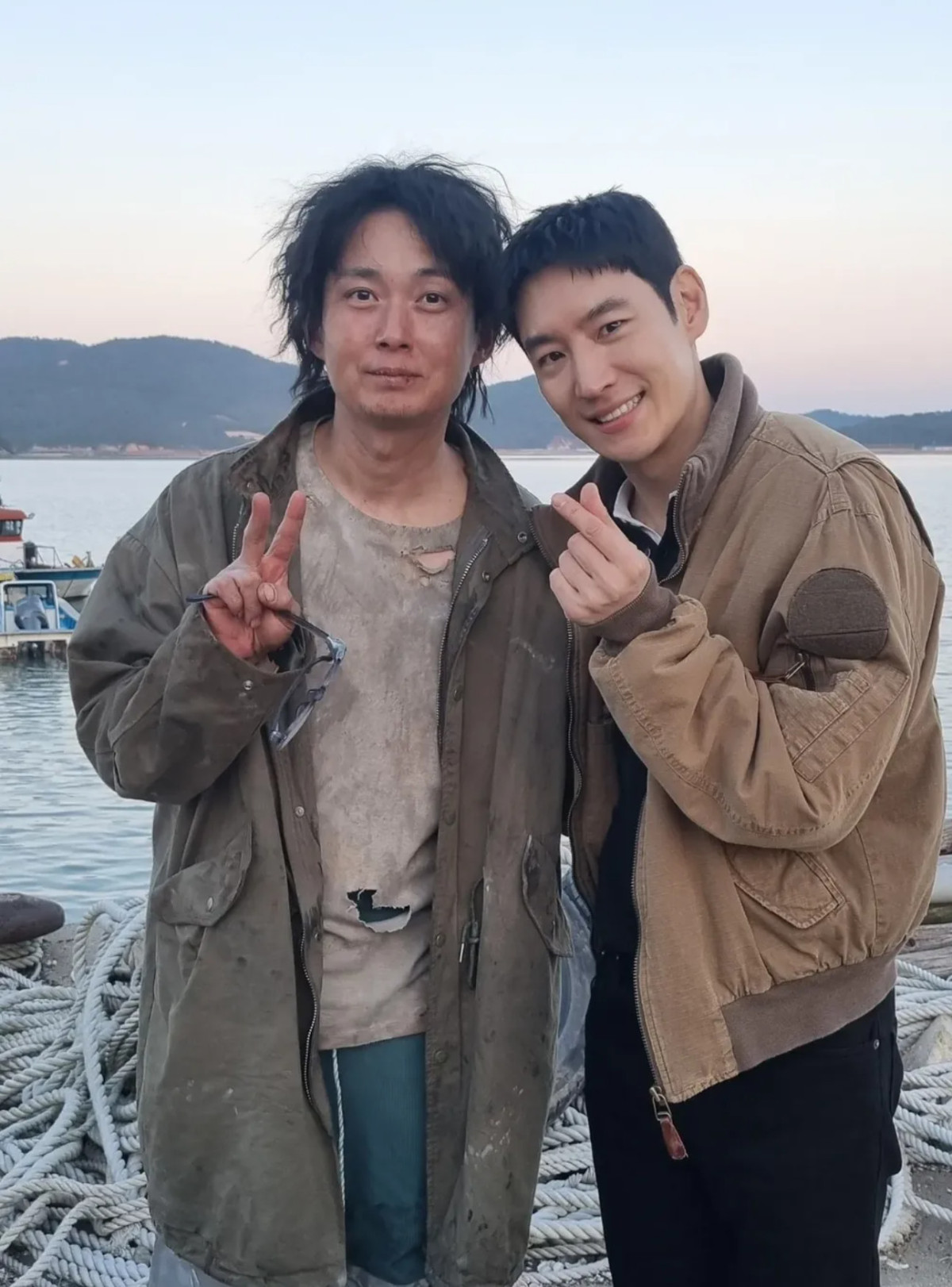 ▲배우 장성원(왼), 이제훈. (출처=장성원SNS)