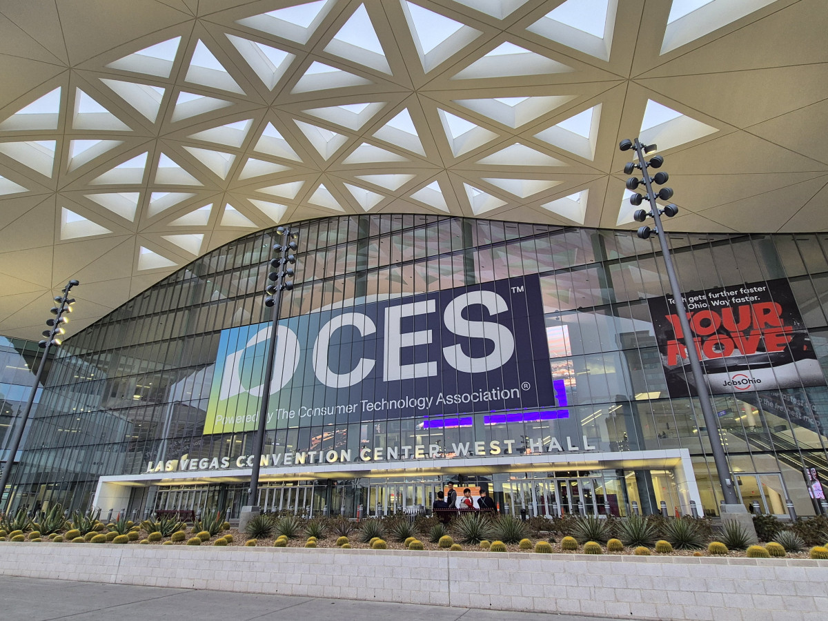 ▲3일(현지시간) 미국 라스베이거스컨벤션센터(LVCC) 웨스트홀 외벽에 CES 옥외광고가 설치돼 있다. (박민웅 기자 pmw7001@)