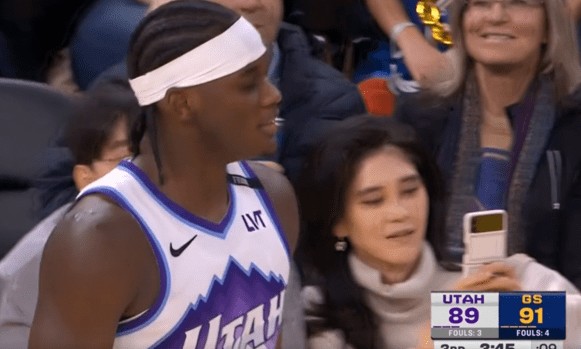 ▲미국 프로농구(NBA) 경기 중계 화면에 이부진 호텔신라 사장이 포착이 아들과 함께 경기를 관람 중인 모습이 현지 중계 화면에 잡혔다.  (사진=쿠팡플레이 NBA 중계 화면 캡처)