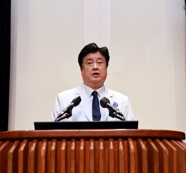 ▲금기창 연세대학교 의무부총장 겸 의료원장이 5일 새해인사에서 신년사를 전하고 있다. (사진제공=연세의료원)