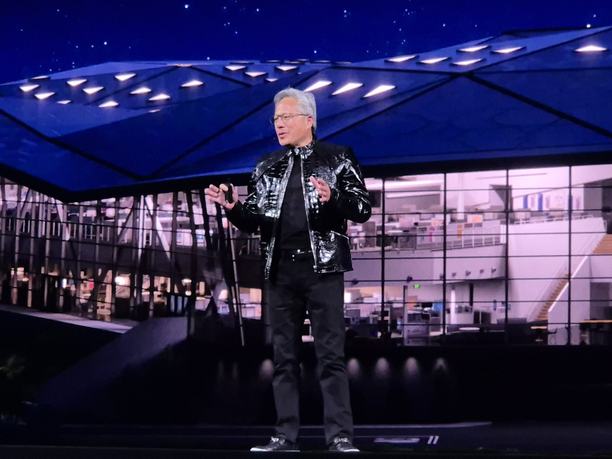 ▲젠슨 황 엔비디아 최고경영자(CEO)가 5일(현지시간) 미국 라스베이거스 퐁텐블루 호텔에서 특별 연설을 진행하고 있다. (박민웅 기자 pmw7001@)