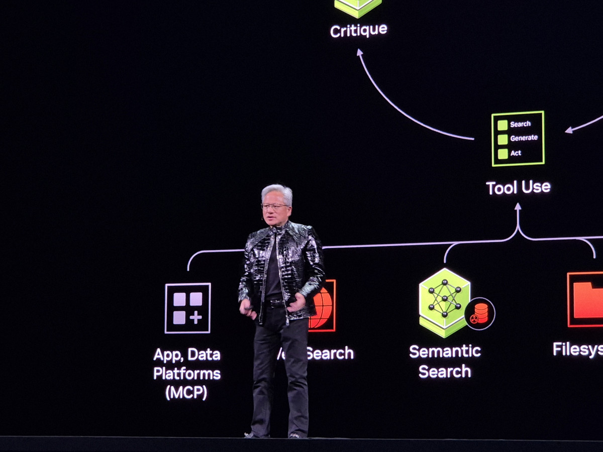 ▲젠슨 황 엔비디아 최고경영자(CEO)가 5일(현지시간) 미국 라스베이거스 퐁텐블루 호텔에서 특별 연설을 진행하고 있다. (박민웅 기자 pmw7001@)
