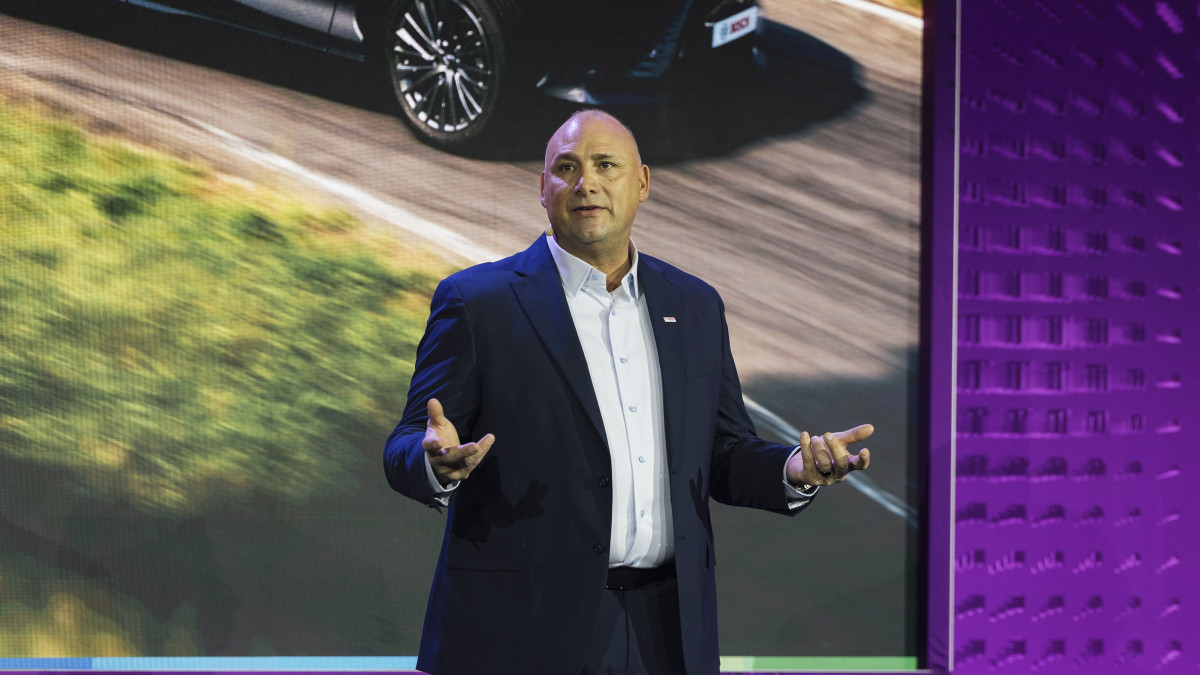 ▲폴 토마스 보쉬 북미 사장이 CES 2026 미디어데이에서 발표를 진행하고 있다. (사진=보쉬)