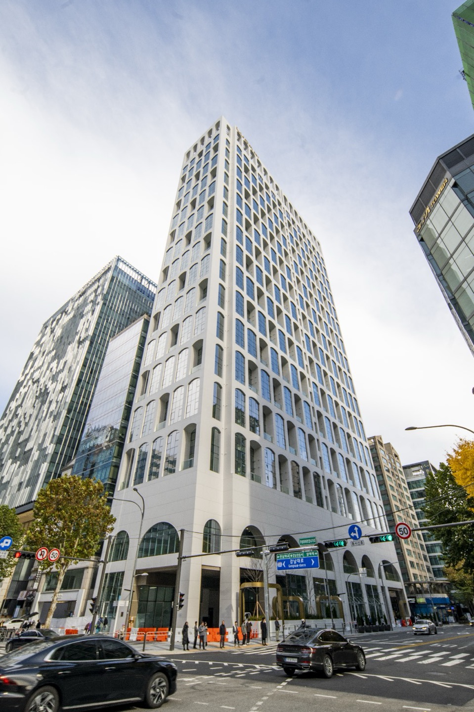 ▲KCC글라스 홈씨씨의 '센스톤 울트라'가 적용된 루카831. (사진= KCC글라스)