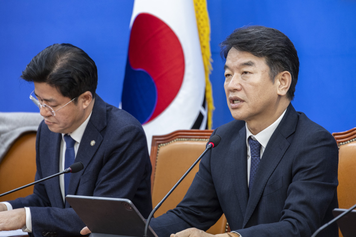 ▲민주당 문진석 원내대표 직무대행, 원내대책회의 발언 (연합뉴스)