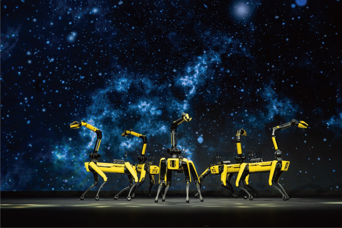 ▲보스턴다이나믹스 스팟이 퍼포먼스를 선보이는 모습. (사진=현대차그룹)