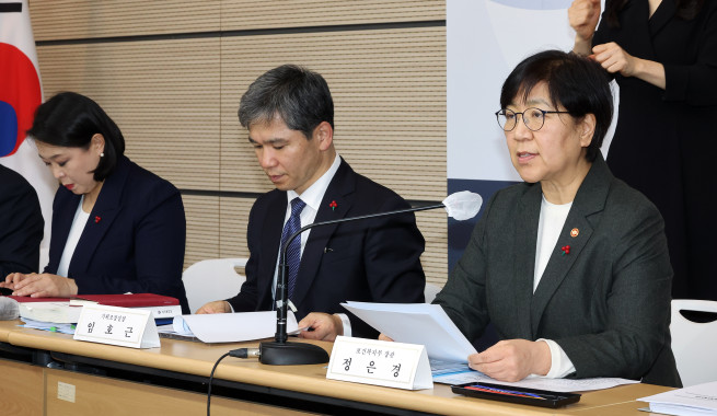 ▲정은경 보건복지부 장관이 12월 16일 정부세종청사 보건복지부 브리핑실에서 2026년 주요 정책 추진계획에 관해 설명하고 있다. (연합뉴스)