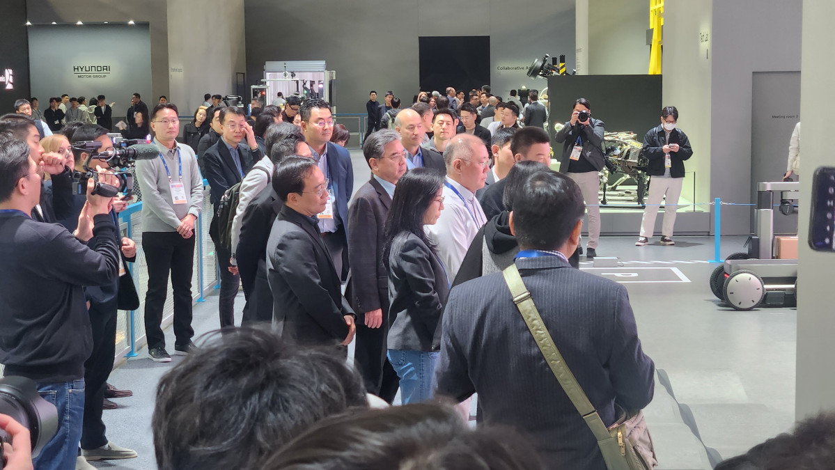 ▲6일(현지시간) CES 2026에 방문한 정의선 현대차그룹 회장. 김채빈 기자 @chaebi