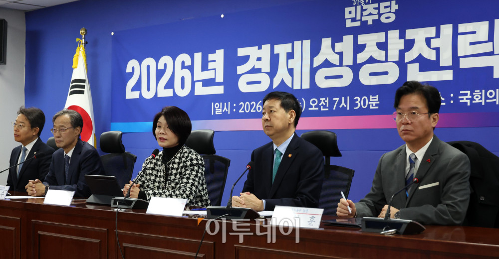 ▲한정애 더불어민주당 정책위의장이 7일 서울 여의도 국회 의원회관에서 열린 2026년 경제성장전략 당정협의에서 발언을 하고 있다. 고이란 기자 photoeran@