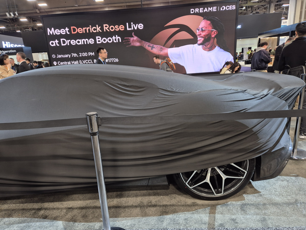 ▲드리미의 콘셉트카가 베일에 덮여있다. (박민웅 기자 pmw7001@)