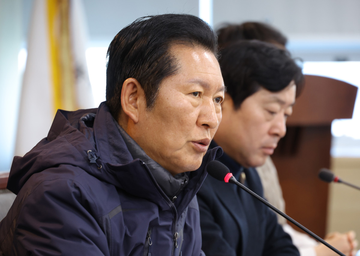 ▲더불어민주당 정청래 대표가 7일 서울시 송파구 서울시농수산식품공사에서 열린 민생현장 최고위원회의에서 발언하고 있다. (연합뉴스)