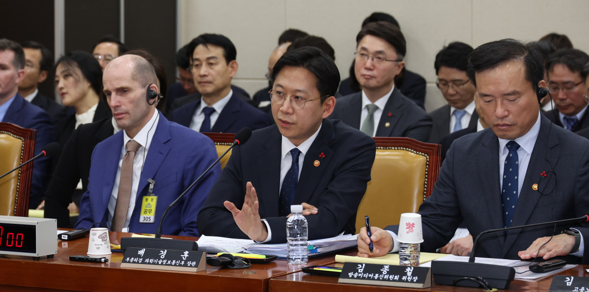 ▲배경훈 과학기술정보통신부 장관이 지난해 12월 31일 오후 서울 여의도 국회에서 열린 쿠팡 침해사고 및 개인정보 유출, 불공정 거래, 노동환경 실태 파악과 재발방지 대책 마련을 위한 연석 청문회에서 의원 질의에 답변을 하고 있다. (뉴시스)