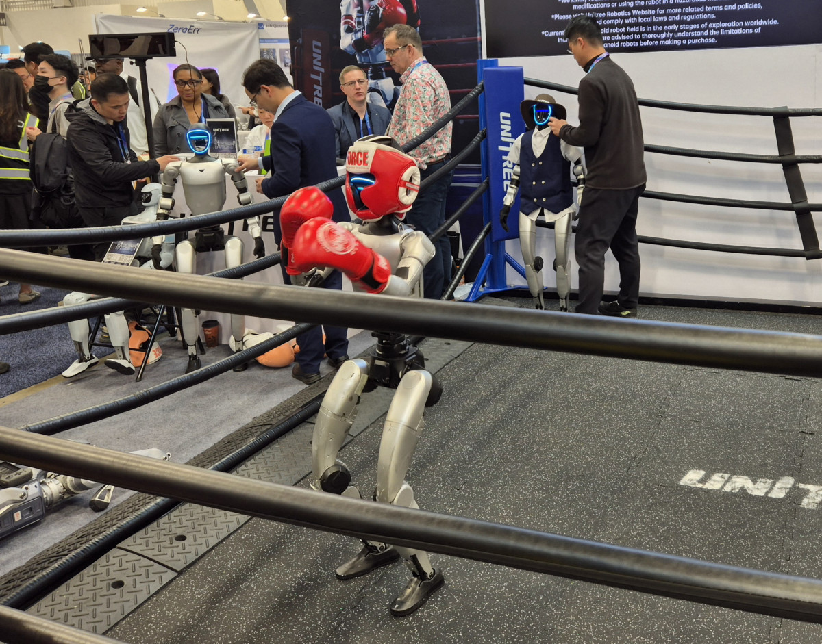 ▲유니트리 로보틱스 'G1'이 링 위에서 권투를 하고 있다. (박민웅 기자 pmw7001@)