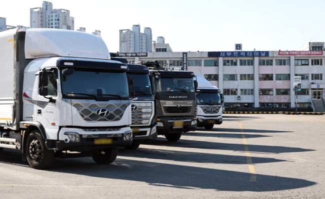 ▲서울 양천구 서부트럭터미널 내 화물차가 주차돼 있다. (연합뉴스)