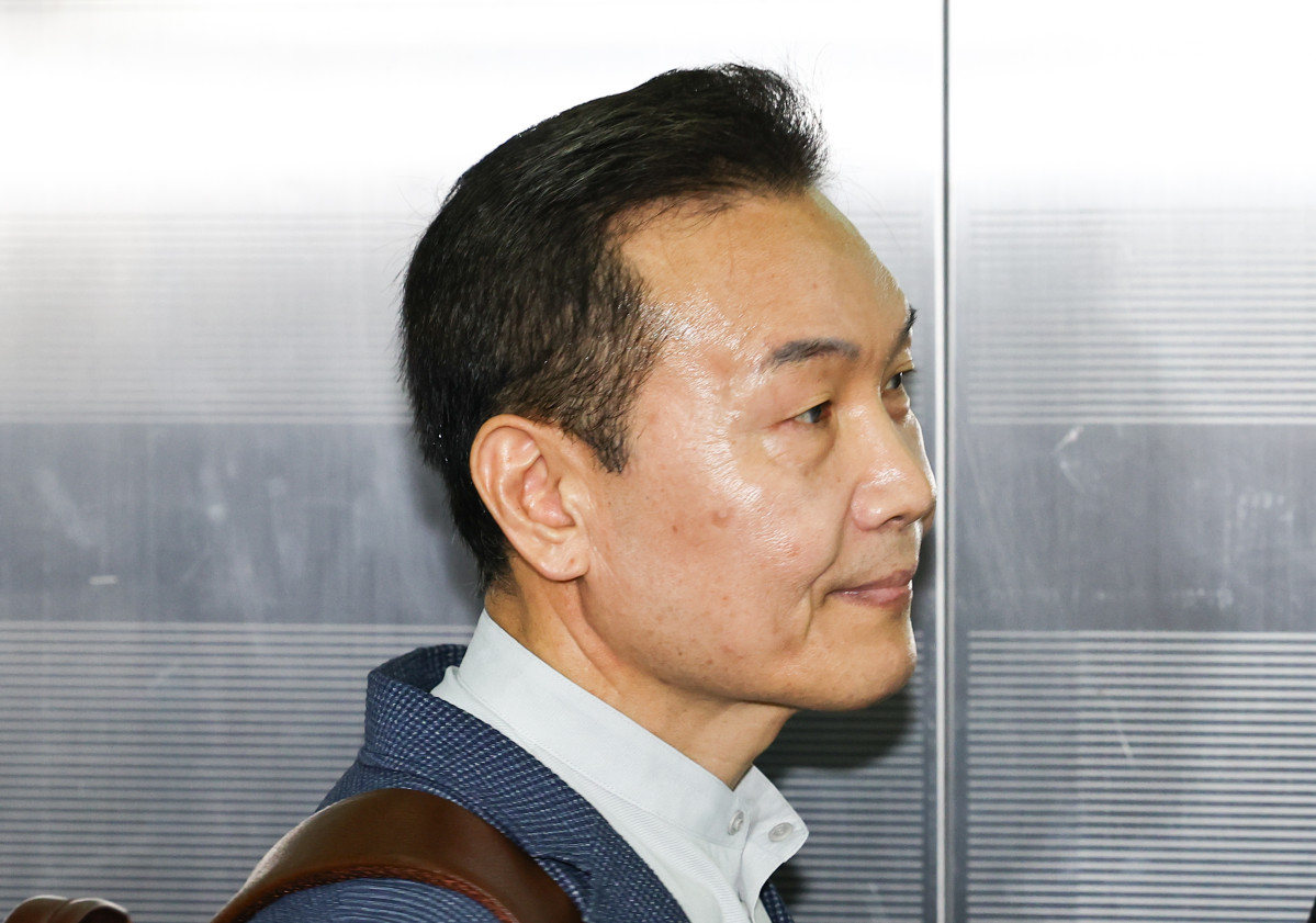 ▲멋쟁이해병단톡방 멤버인 대통령경호처 출신 송호종 씨가 18일 서울 서초구 순직해병 특검팀(이명현 특별검사) 사무실에 참고인으로 출석하고 있다. (뉴시스)